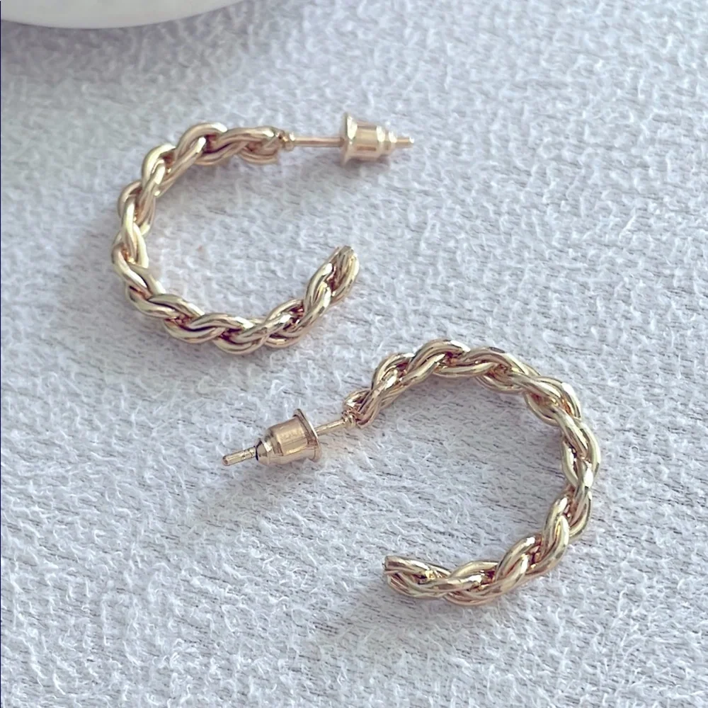 Chain open hoop huggie earrings